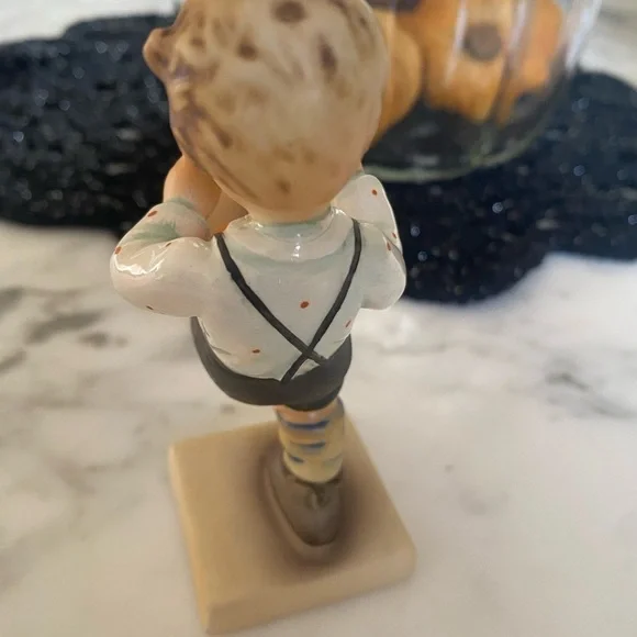 Hummel Figurine Little Drummer - Picture 4 of 9